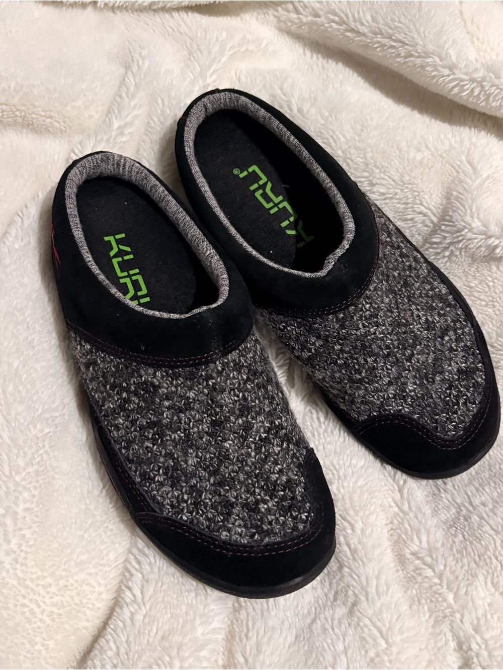 Kuru Draft Womens Slipper Size 6.5M Black Ruby Walking Comfort Slip On Round Toe